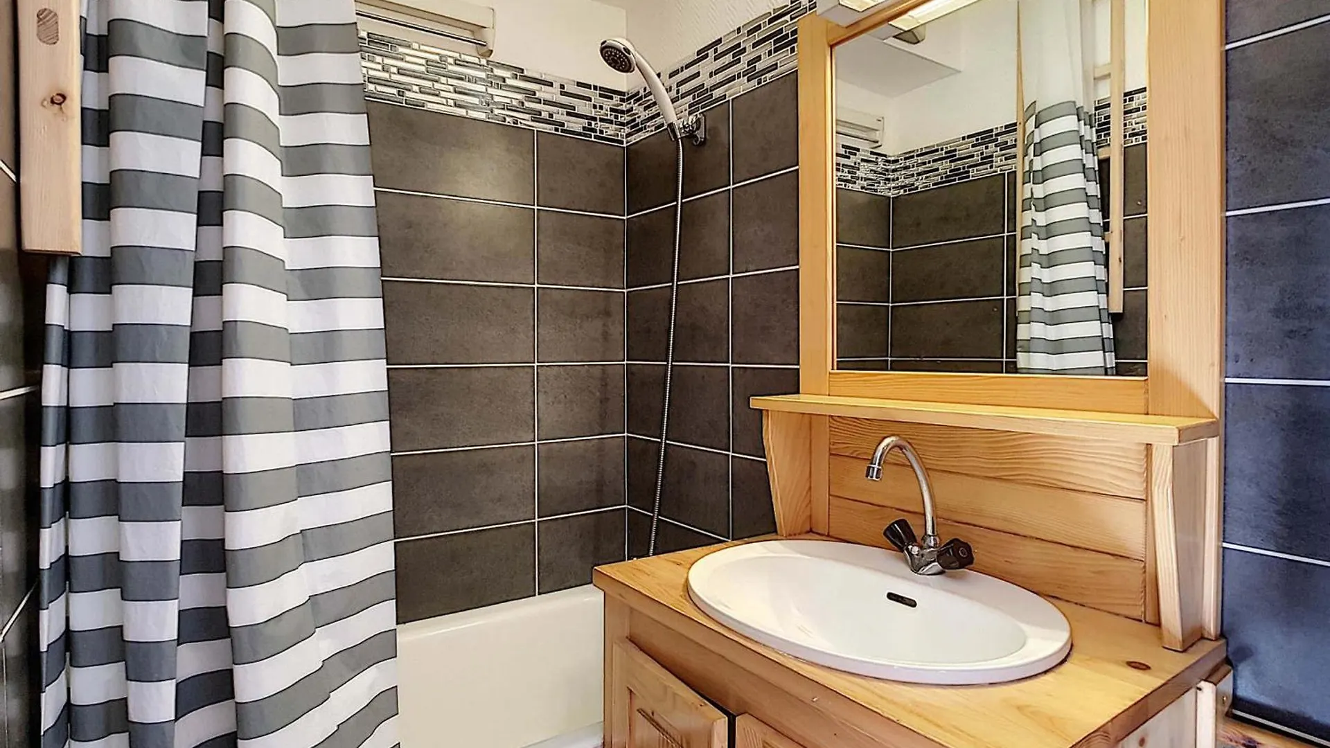 Apartment Appartement Cosy 4/6 Pers. Avec Balcon Sud Et Wifi A La Clusaz - Fr-1-818-79